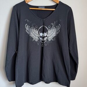 Women's Winged Skull Long Sleeve V-Neck Graphic Tee Black Size 1X Goth Dark Girl
